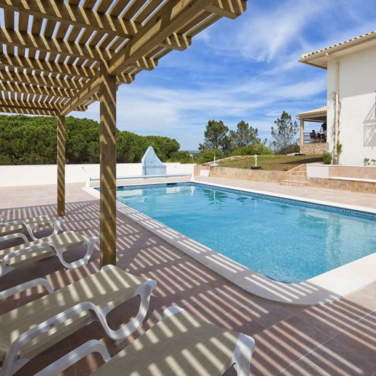 zwembad vakantievilla